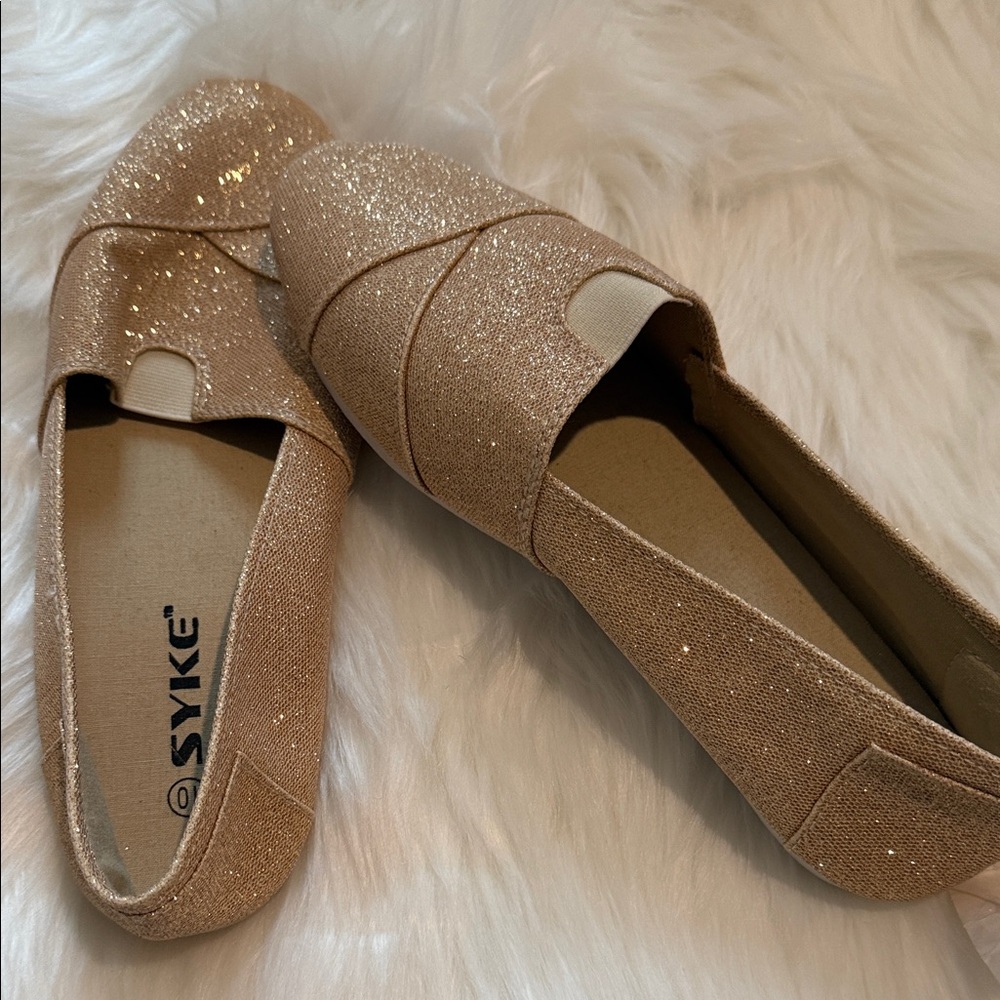 Gold Glittery Accessory